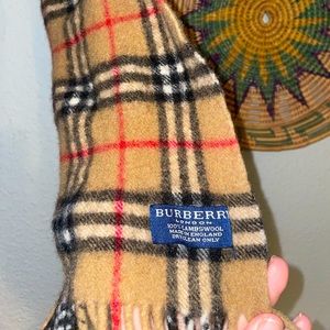 Authentic Burberry London 100% lambs wool scarf
